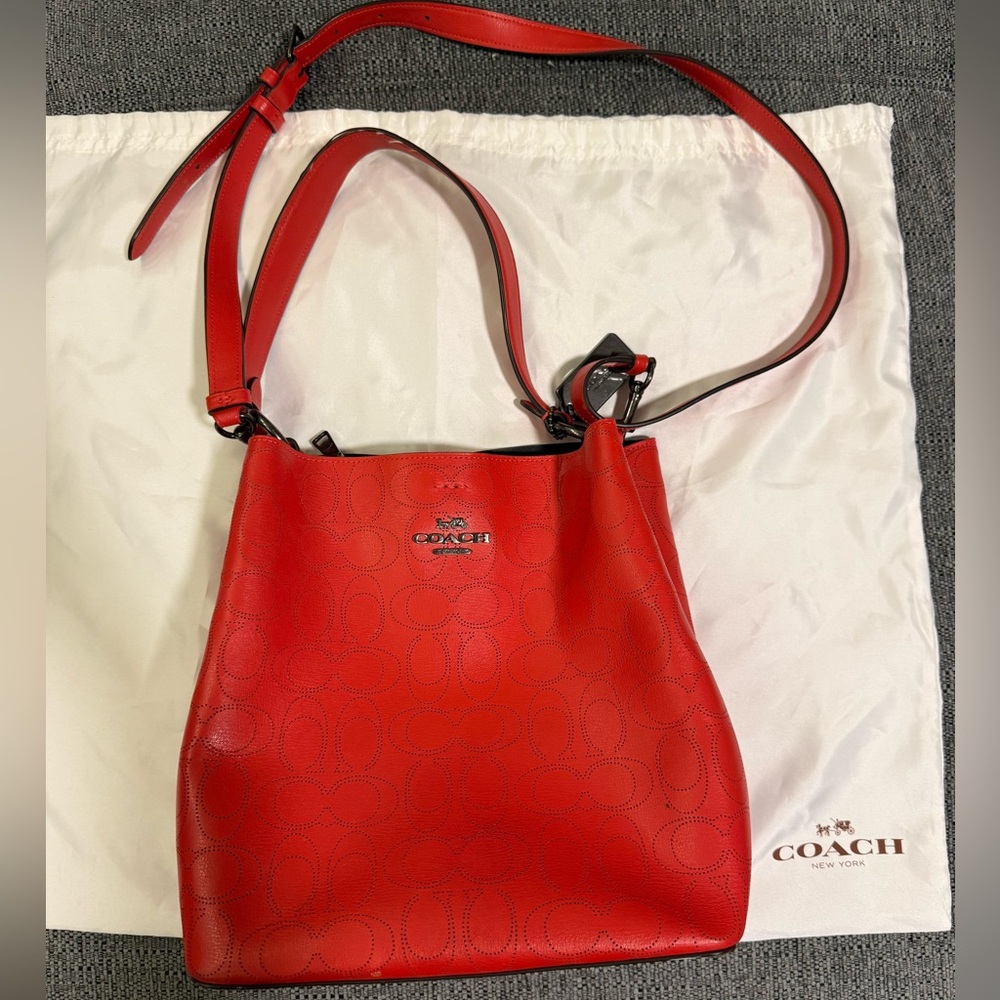🟤🟤Coach Red Leather Bucket Bag